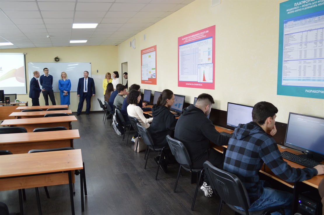 На базовой кафедре Expasys открыта современная лаборатория «Интеллектуальный анализ данных и управление рисками»